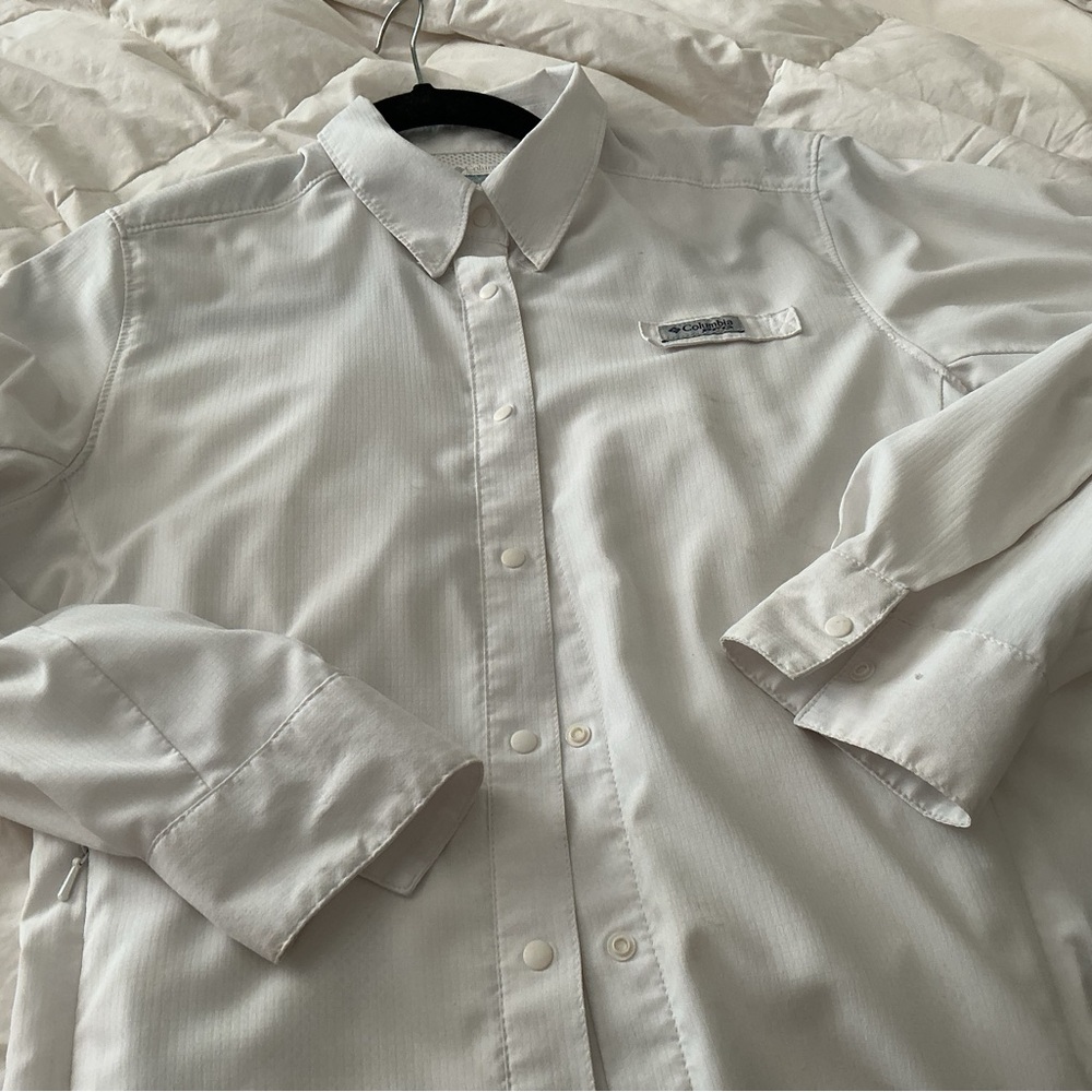 Columbia Men's Light Gray Button-Down Shirt